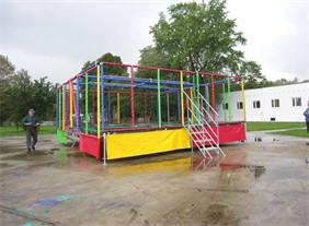 trampolina z siatką