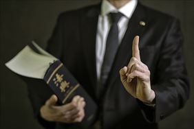 prawnik. Sławomir Lewicki Adwokat Kancelaria Adwokacka. Nowy Sącz