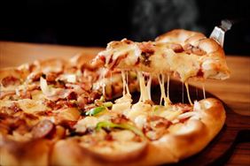 pizza na grubym cieście. Mariusz Wolański Pizzeria. Kraków