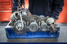 wymiana skrzyń biegów. Dariusz Ziętek Przedsiębiorstwo Handlowo-Usługowe. Brzeziny