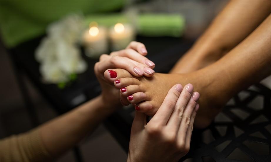 Jak wykonuje się pedicure kosmetyczny? Jak wykonuje się pedicure kosmetyczny?