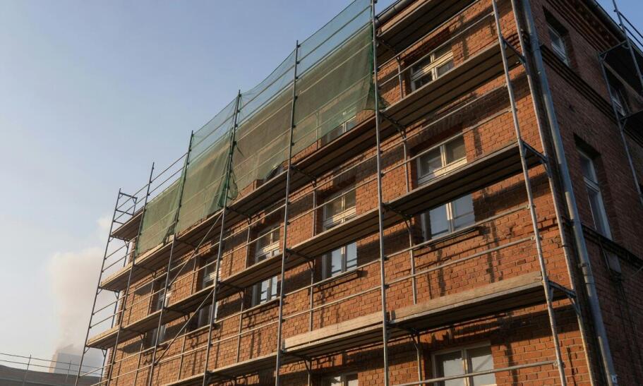 Od metrażu po logistykę — z jakich elementów składa się ostateczny koszt wypożyczenia rusztowania na śląskiej budowie