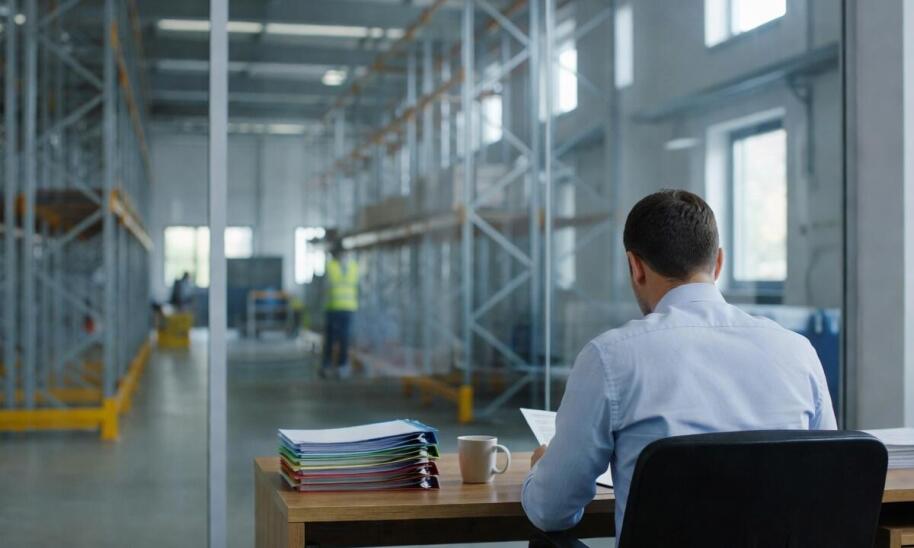 Kto odpowiada za legalność pracy cudzoziemca, gdy współpraca przebiega przez podwykonawcę