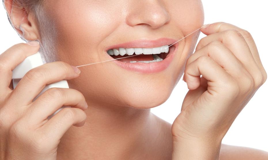 Jak stosować i wybrać odpowiednią nić dentystyczną? Jak stosować i wybrać odpowiednią nić dentystyczną?
