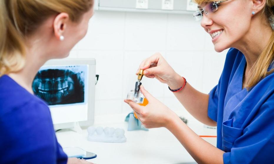 Implanty stomatologiczne - przygotowanie, przebieg i postępowanie po zabiegu Implanty stomatologiczne - przygotowanie, przebieg i postępowanie po zabiegu