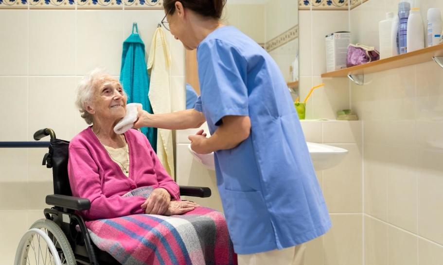 Skąd popularność pracy jako opiekunka nad starszymi za granicą?