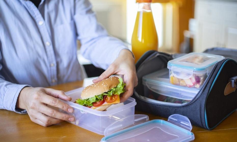 W jakie opakowania plastikowe można pakować produkty spożywcze?