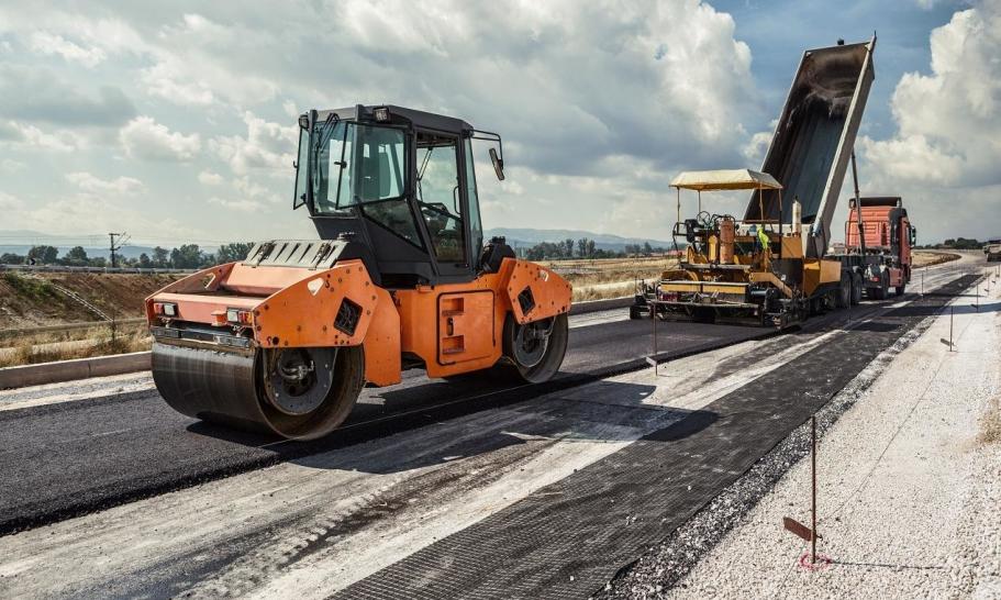 Kupujemy maszynę drogową. Fabrycznie nowa czy używana?