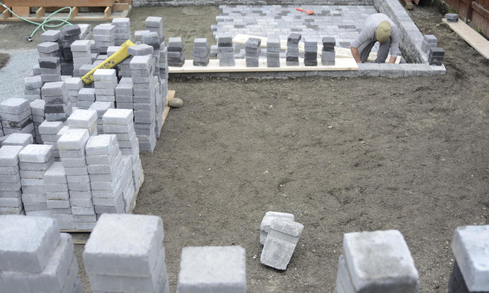 Ile kosztuje wyłożenie kostki brukowej i jak wygląda proces?