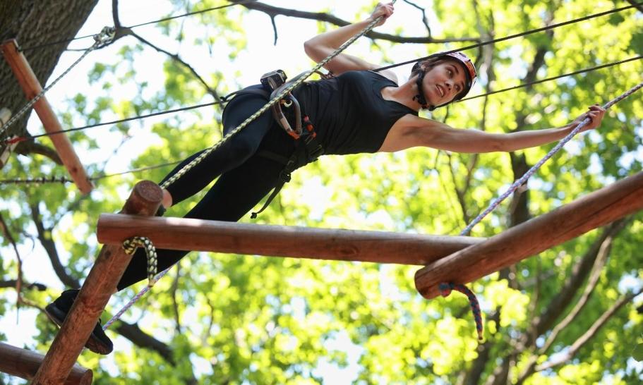 Park linowy dla osób, które lubią aktywnie i ciekawie spędzać czas