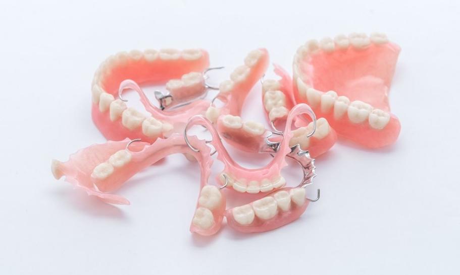 Odmiany protez stomatologicznych