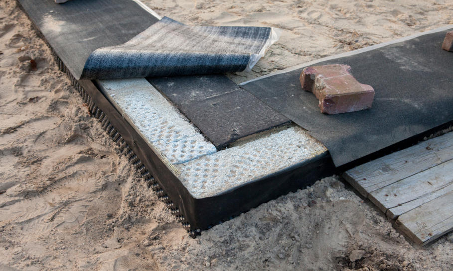 Izolacje poziome w murze warstwowym