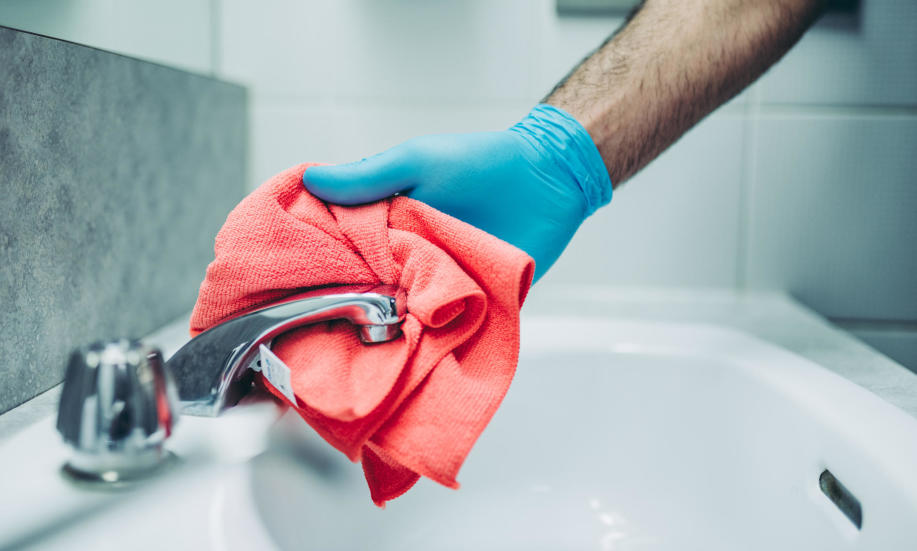 Jak sprzątać łazienkę, by była naprawdę czysta?