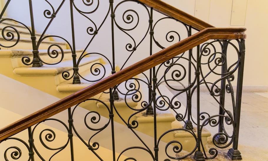 Jak powstają elementy kute balustrad i ogrodzeń? Jak powstają elementy kute balustrad i ogrodzeń?