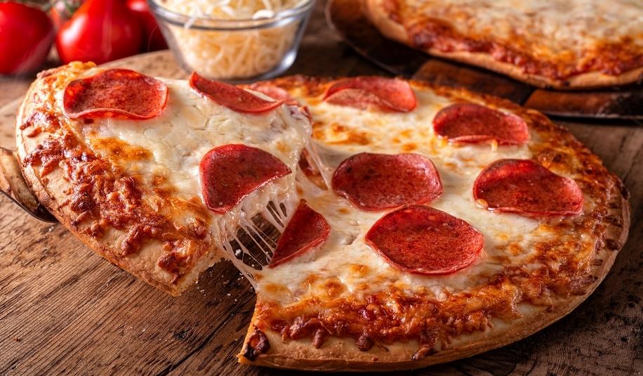 Czym się różni pizza amerykańska od włoskiej?