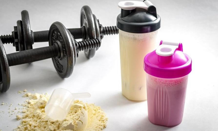 Rodzaje, różnice i przeznaczenie odżywek dla sportowców