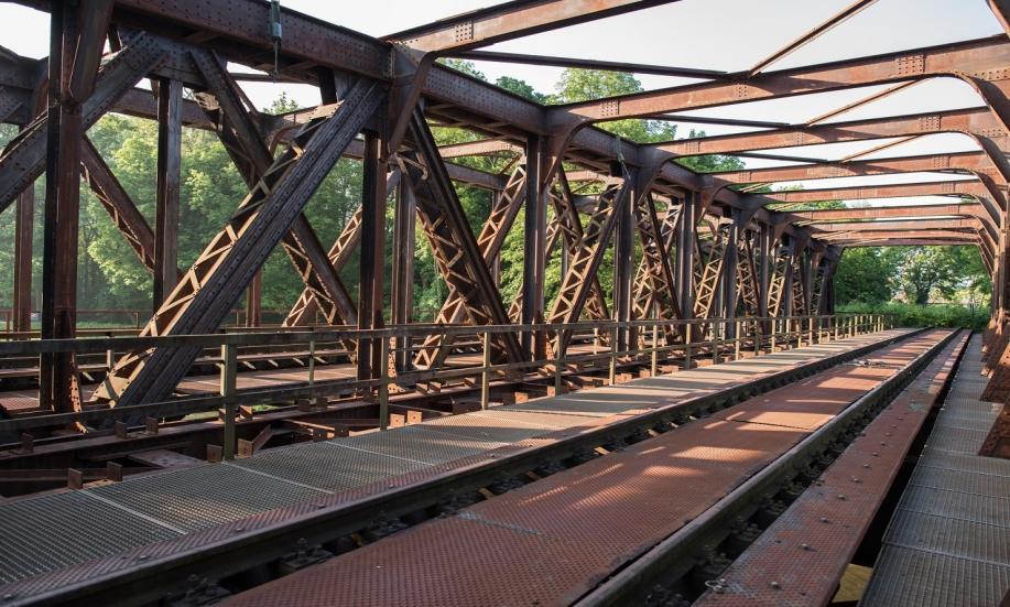 Korozja jako zagrożenie dla konstrukcji stalowych. Jak jej zapobiegać?