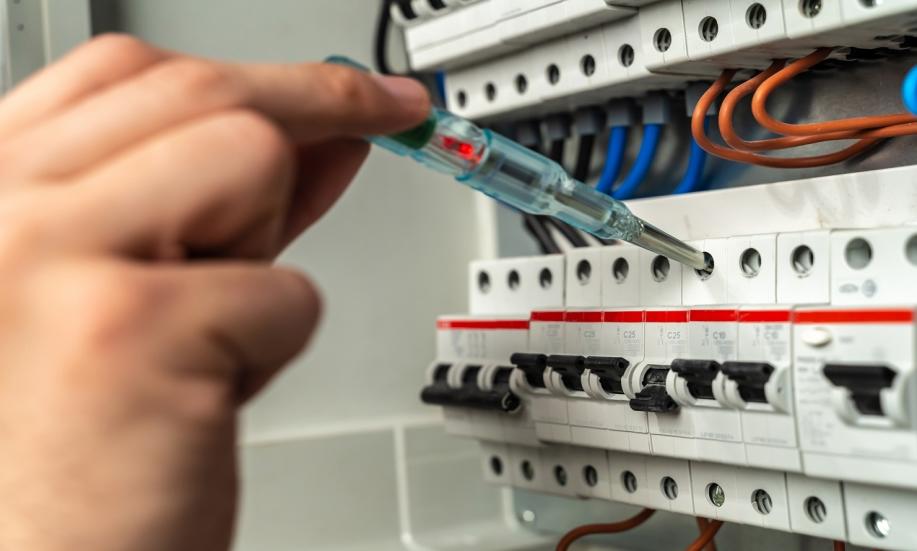 Na czym polega konserwacja instalacji elektrycznych? Na czym polega konserwacja instalacji elektrycznych?