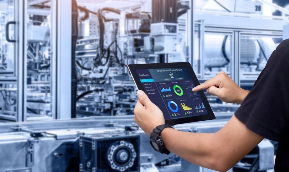 Na czym polega modernizacja sterowania maszyn?