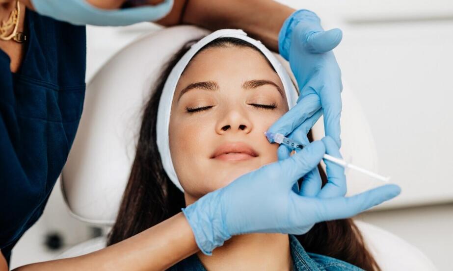 Top 3 zabiegów odmładzających na twarz