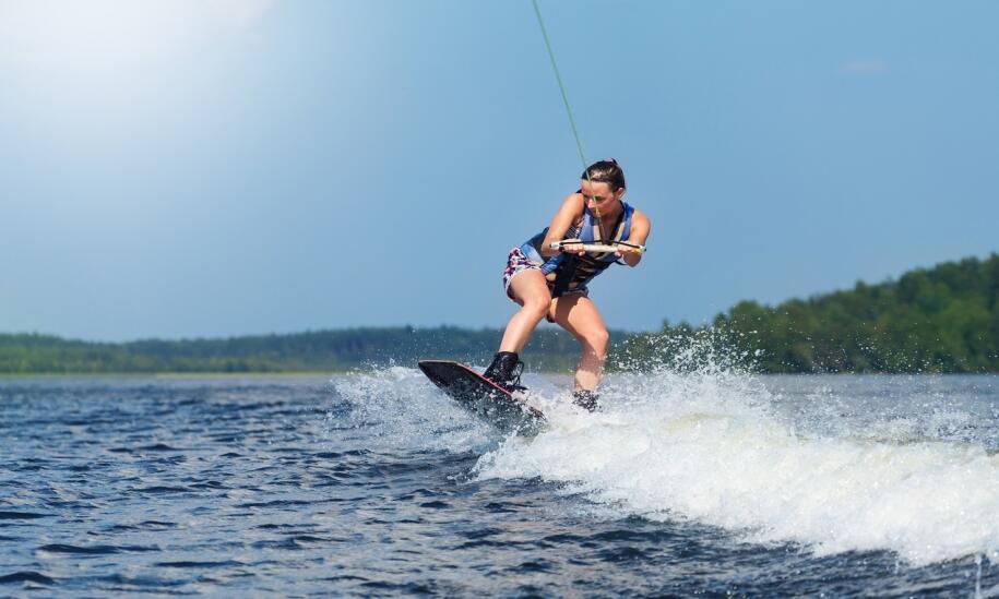 Jak wybrać dobrą szkołę wakeboardu?