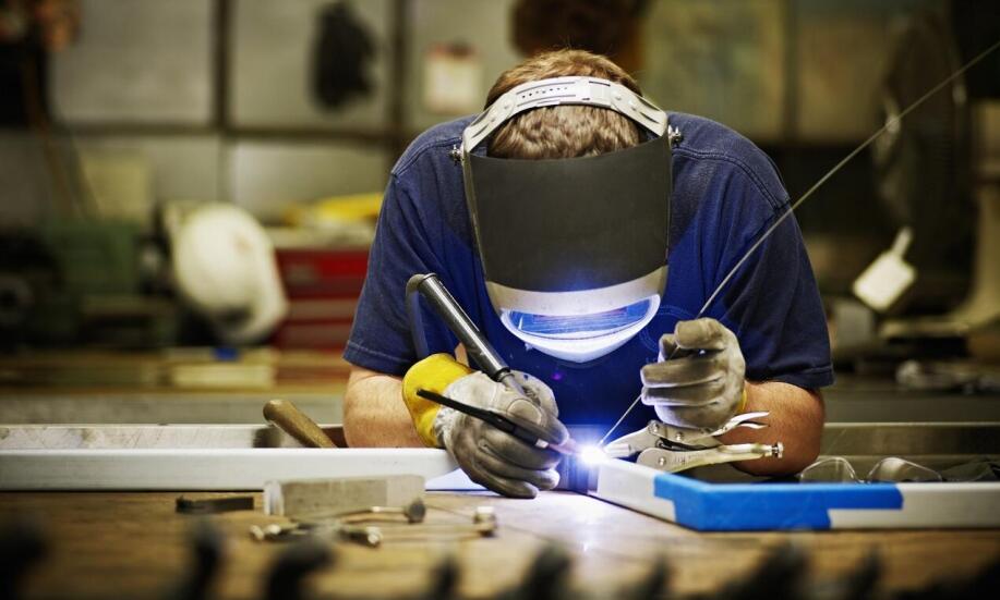 Kiedy warto sięgnąć po chemię spawalniczą?