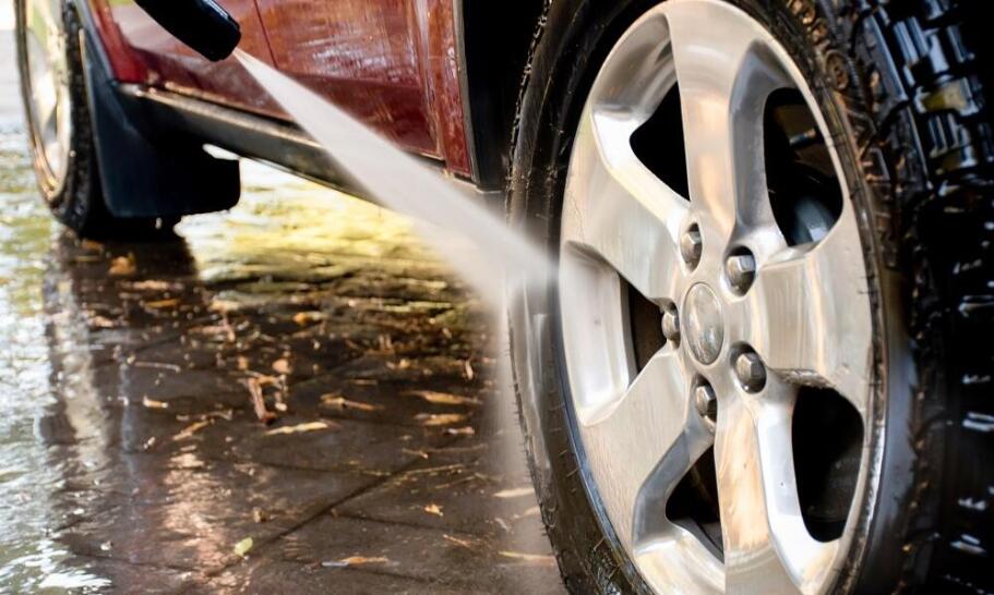 3 urządzenia czyszczące idealne dla miłośnika motoryzacji