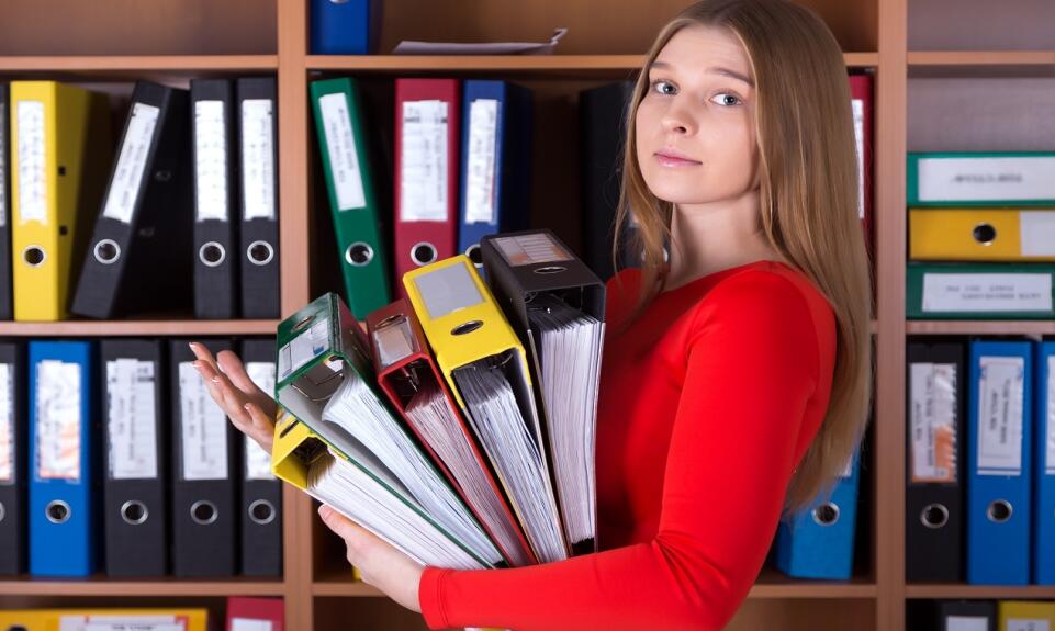 Czym powinna charakteryzować się dobra szafa aktowa?