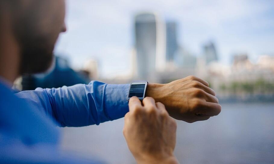 Na co zwrócić uwagę wybierając zegarek sportowy?