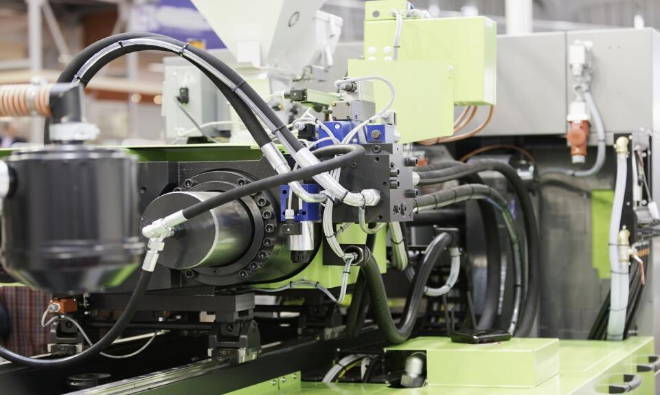 Podstawowe podzespoły i parametry techniczne wtryskarki.