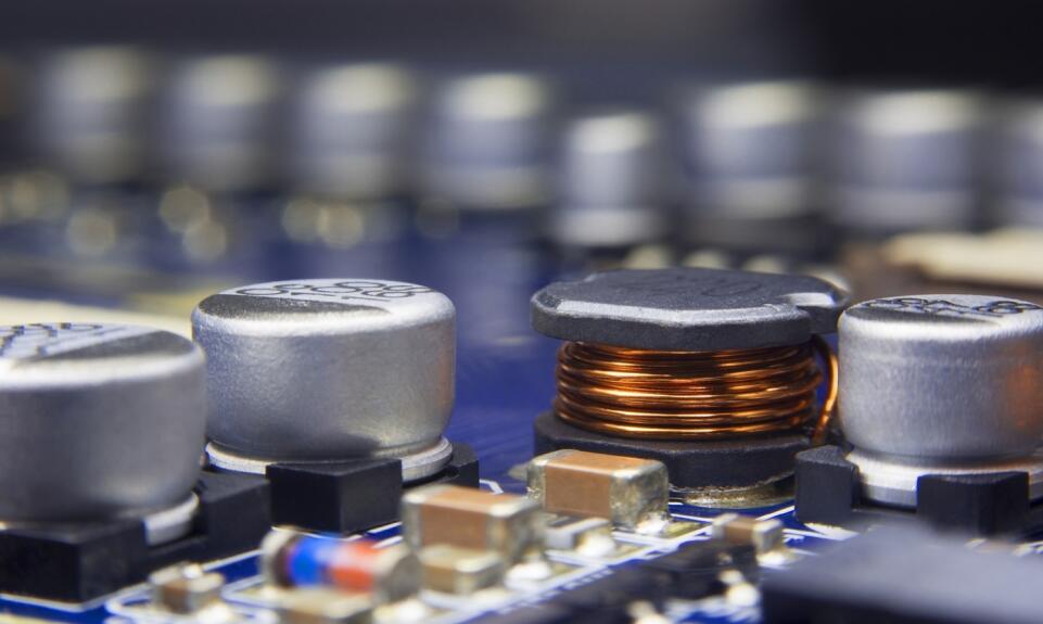 Kondensatory hybrydowe jako rodzaj superkondensatorów