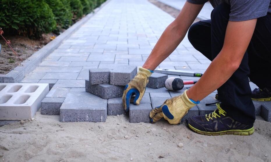 Na co zwrócić uwagę przed zakupem kostki brukowej?