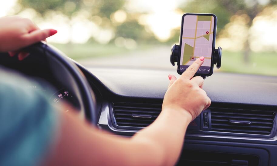 Uchwyt na telefon do samochodu. Praktyczne rozwiązanie dla zmotoryzowanych Uchwyt na telefon do samochodu. Praktyczne rozwiązanie dla zmotoryzowanych