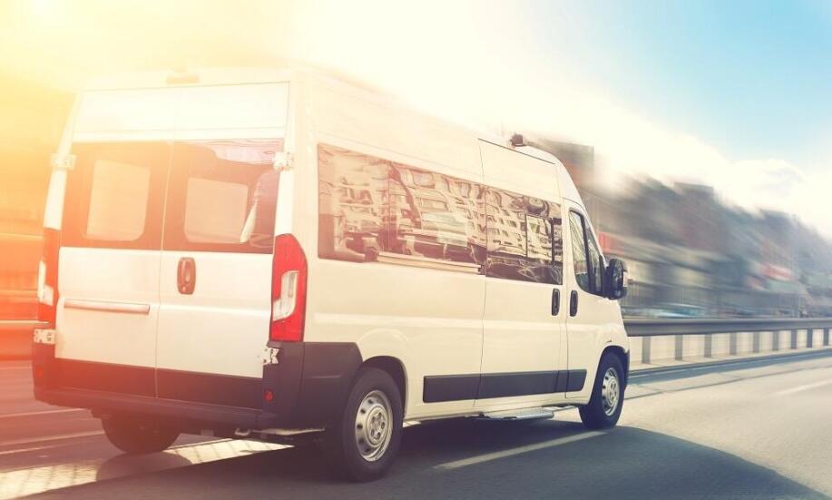 Czy busami osobowymi można wozić paczki?