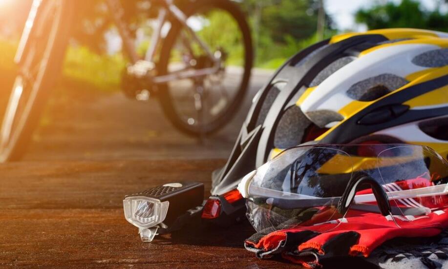 Kilka akcesoriów, które powinien mieć przy sobie każdy rowerzysta