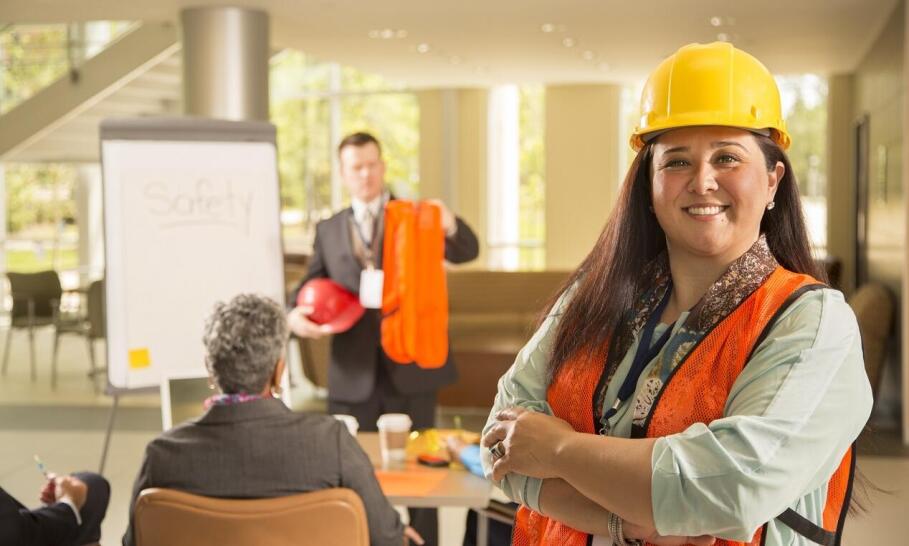 Jak często należy przeprowadzać okresowe szkolenia BHP pracowników? 