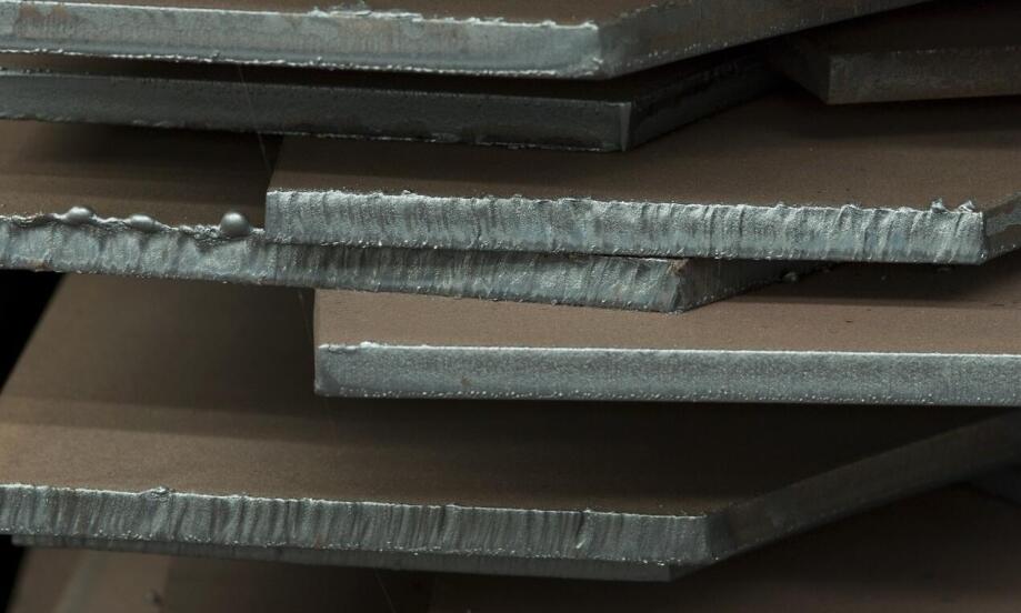 Jakie normy i wymagania powinna spełniać stal narzędziowa?