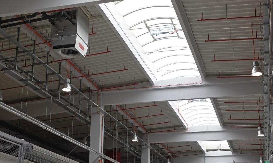 Gdzie sprawdzają się łukowe świetliki dachowe?