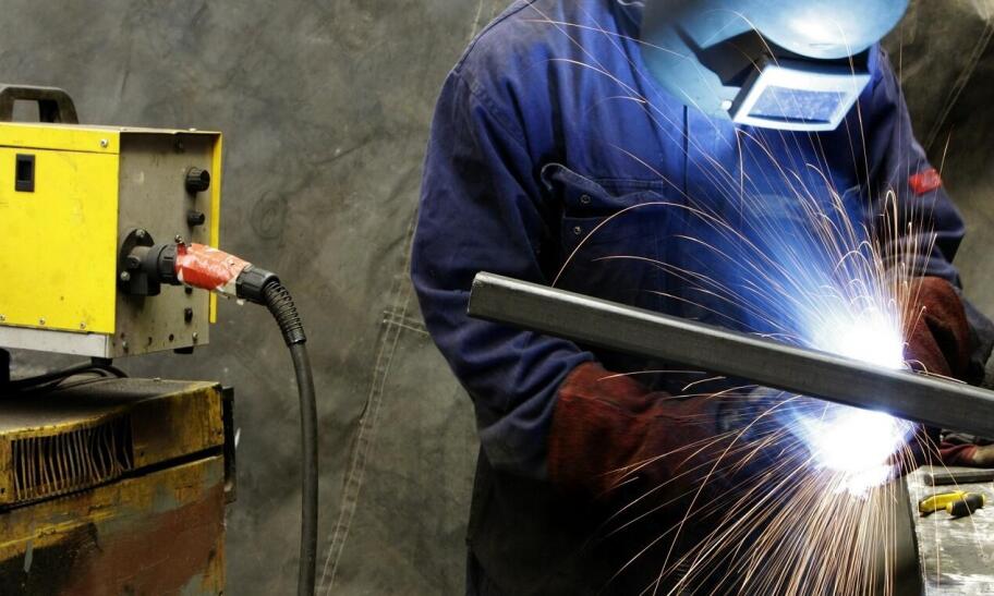 Jakie są różnie między spawaniem metodą MIG/MAG a spawaniem TIG?