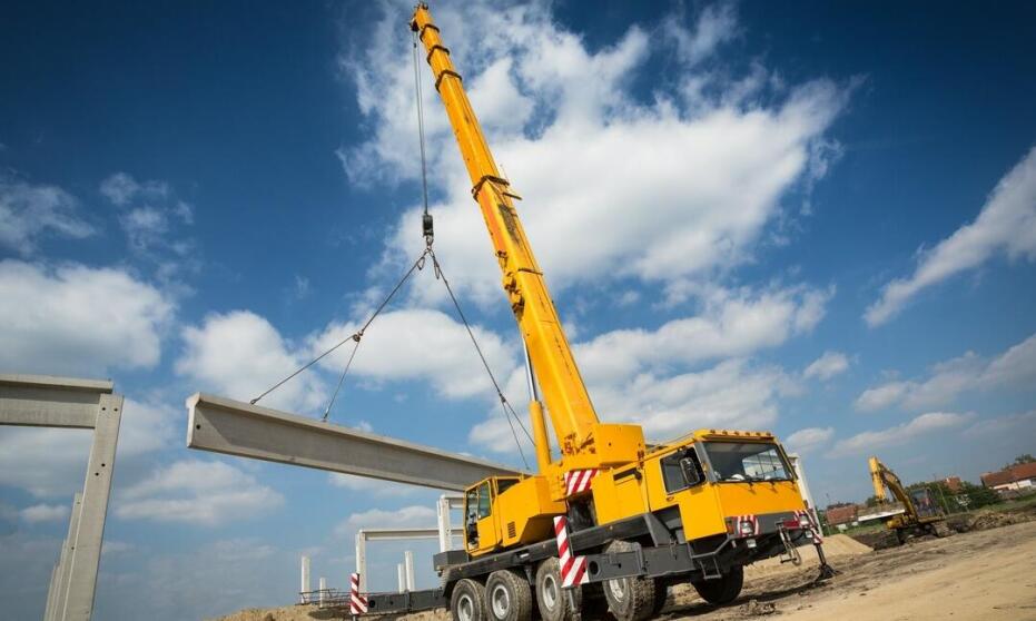 Prace dźwigowe - wykonać samemu czy zlecić?