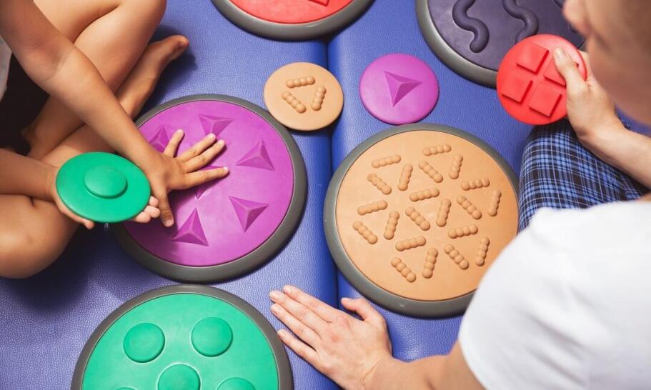 Jakie są najnowsze trendy w zabawkach sensorycznych dla dzieci?