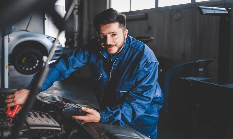Jak rozpoznać, że mamy do czynienia z profesjonalnym mechanikiem? Jak rozpoznać, że mamy do czynienia z profesjonalnym mechanikiem?