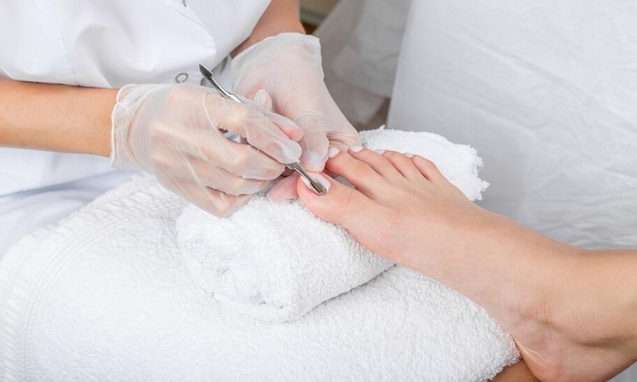 Na czym polega pedicure leczniczy?