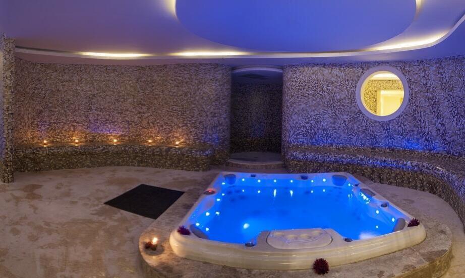 Sauna & jacuzzi jako świetne dopełnienie oferty hotelowej