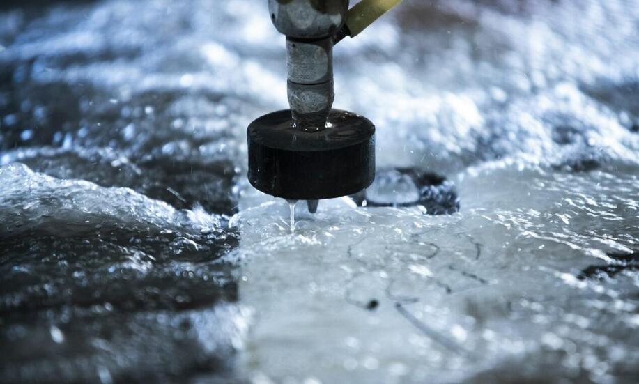 Typowe usterki i sposoby naprawy maszyn do cięcia wodą