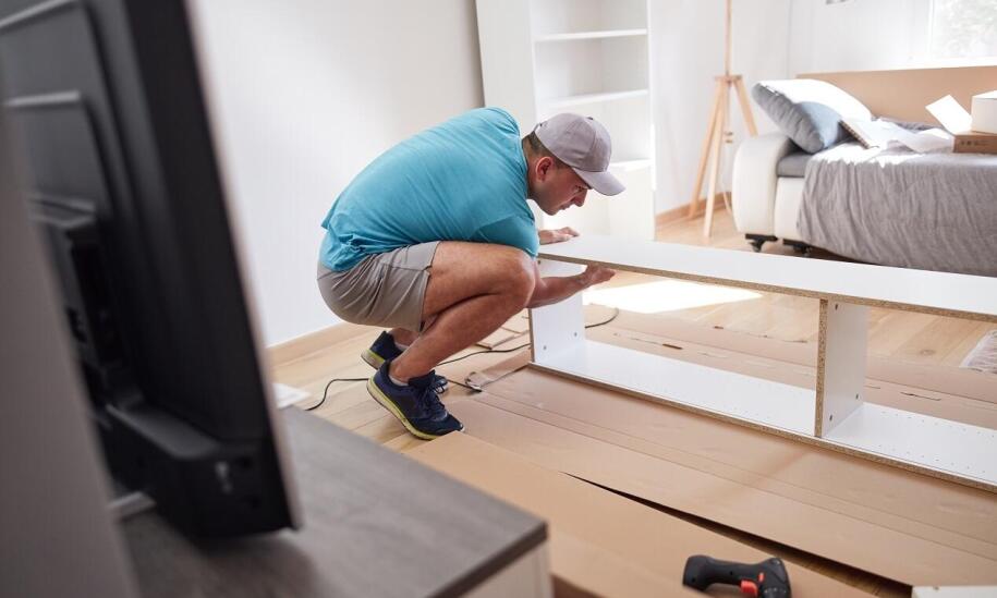 Czy podczas przeprowadzki warto demontować meble?