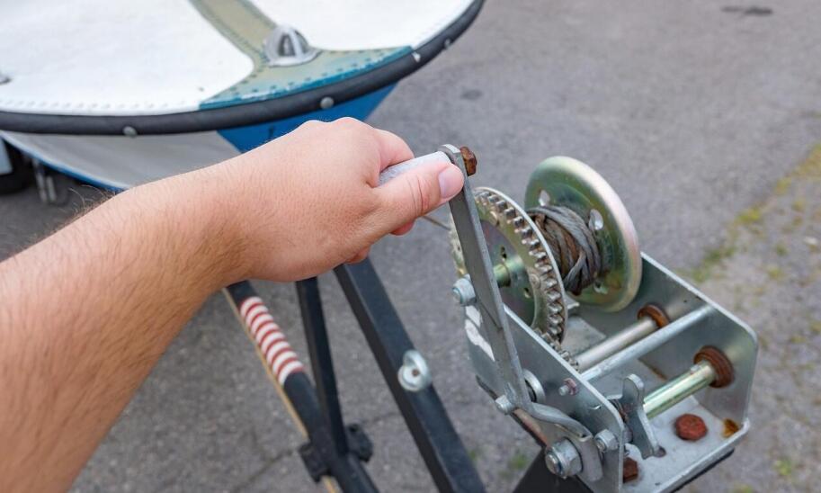 Zalety wciągarek marki Knott