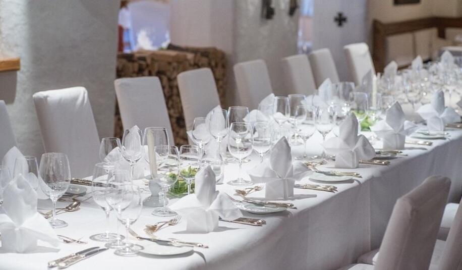 Czym się kierować, szukając odpowiedniej restauracji na chrzciny?
