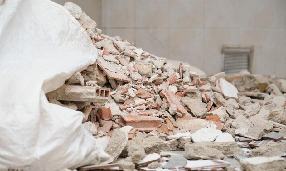 Fakty i mity na temat poprawnego wyrzucania gruzu