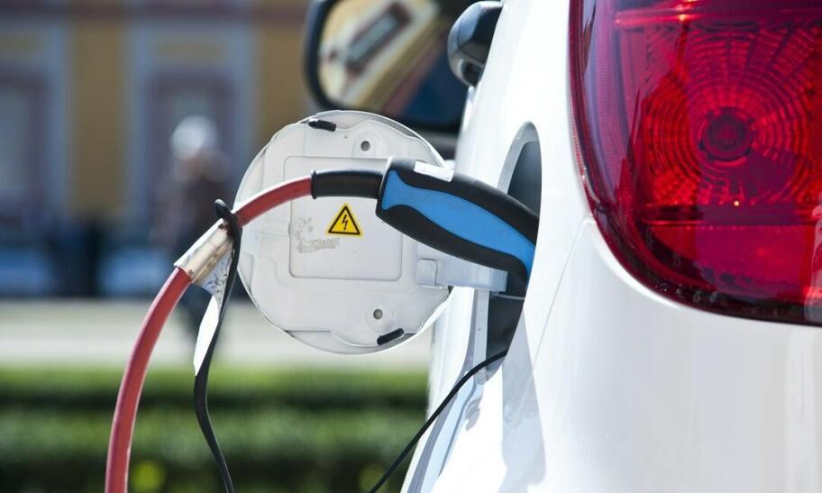 Jak znaleźć dobry serwis oferujący naprawę samochodów elektrycznych?